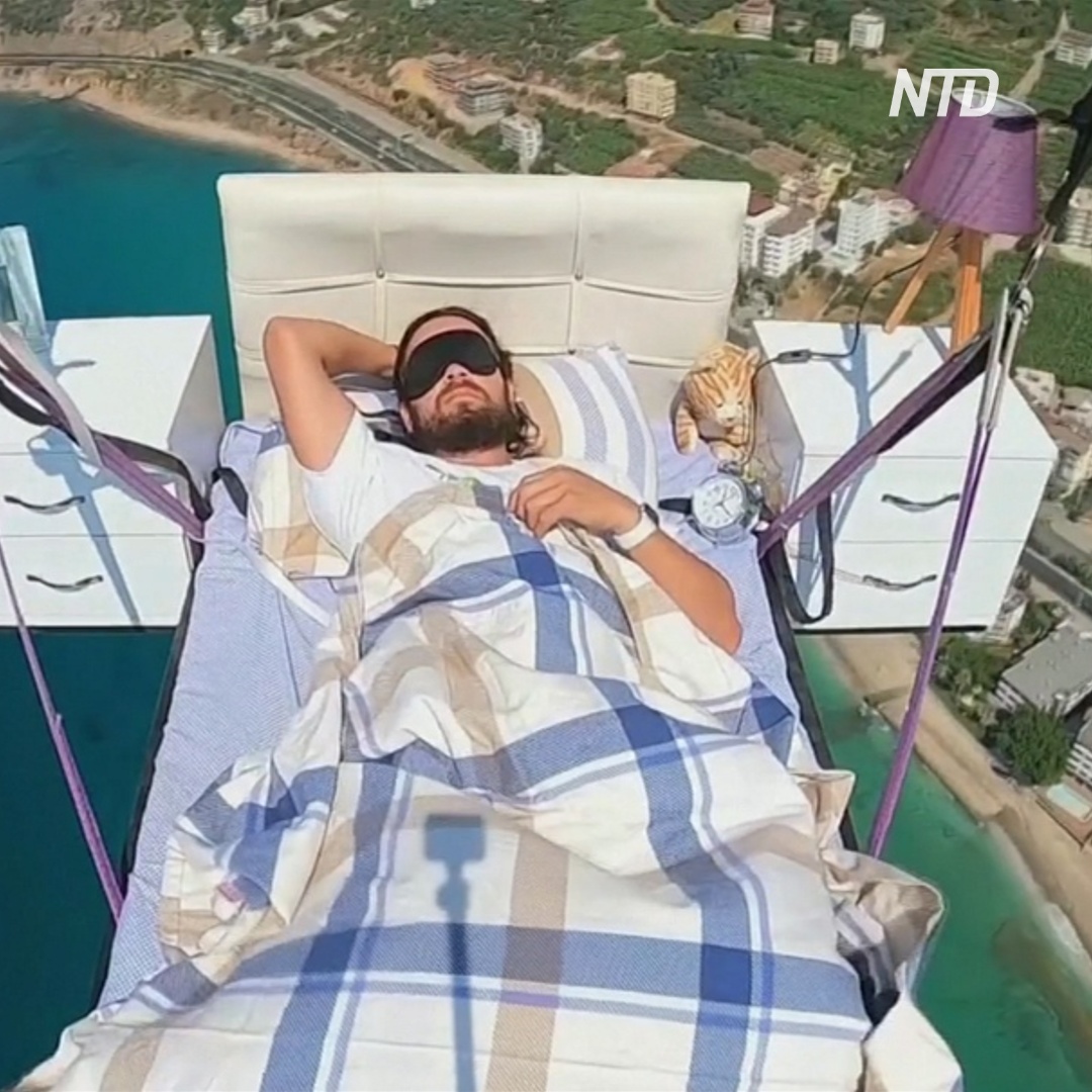 Как турецкий парапланерист поспал в воздухе