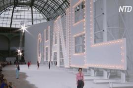 Показ Chanel в Париже: классика Голливуда 60-х годов