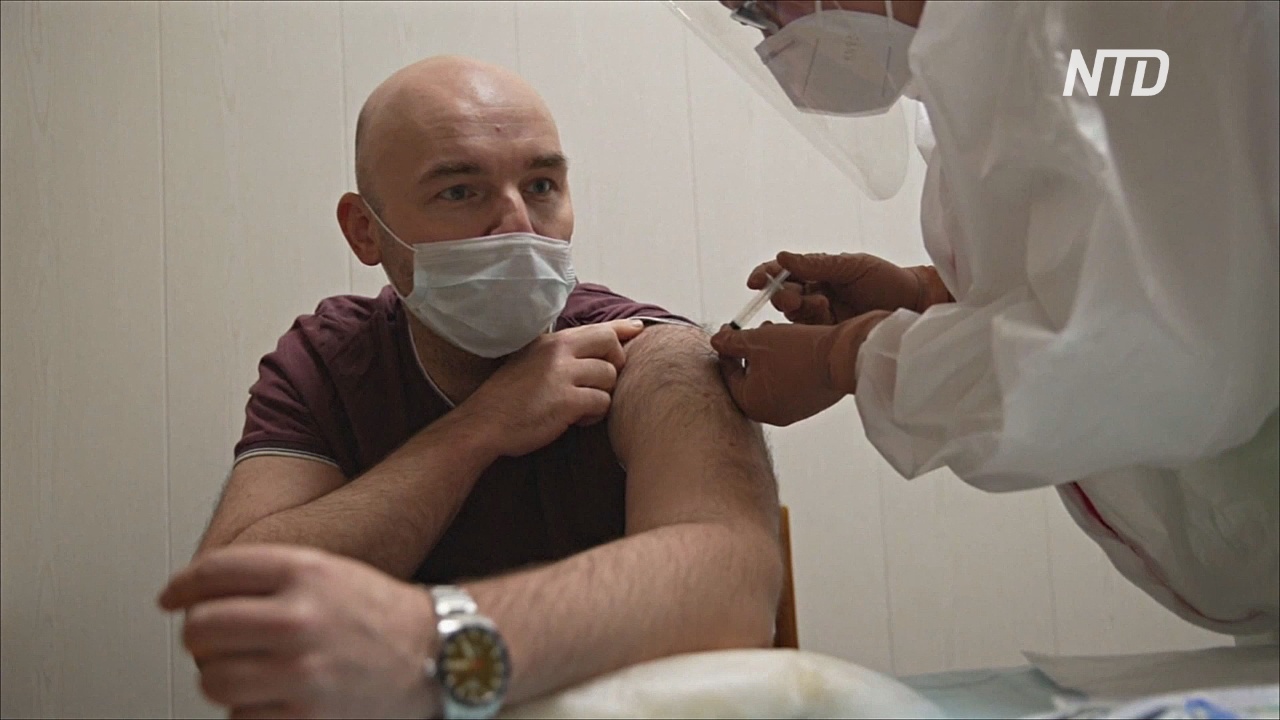 40 тысяч человек будут участвовать в испытаниях второй российской вакцины от COVID-19
