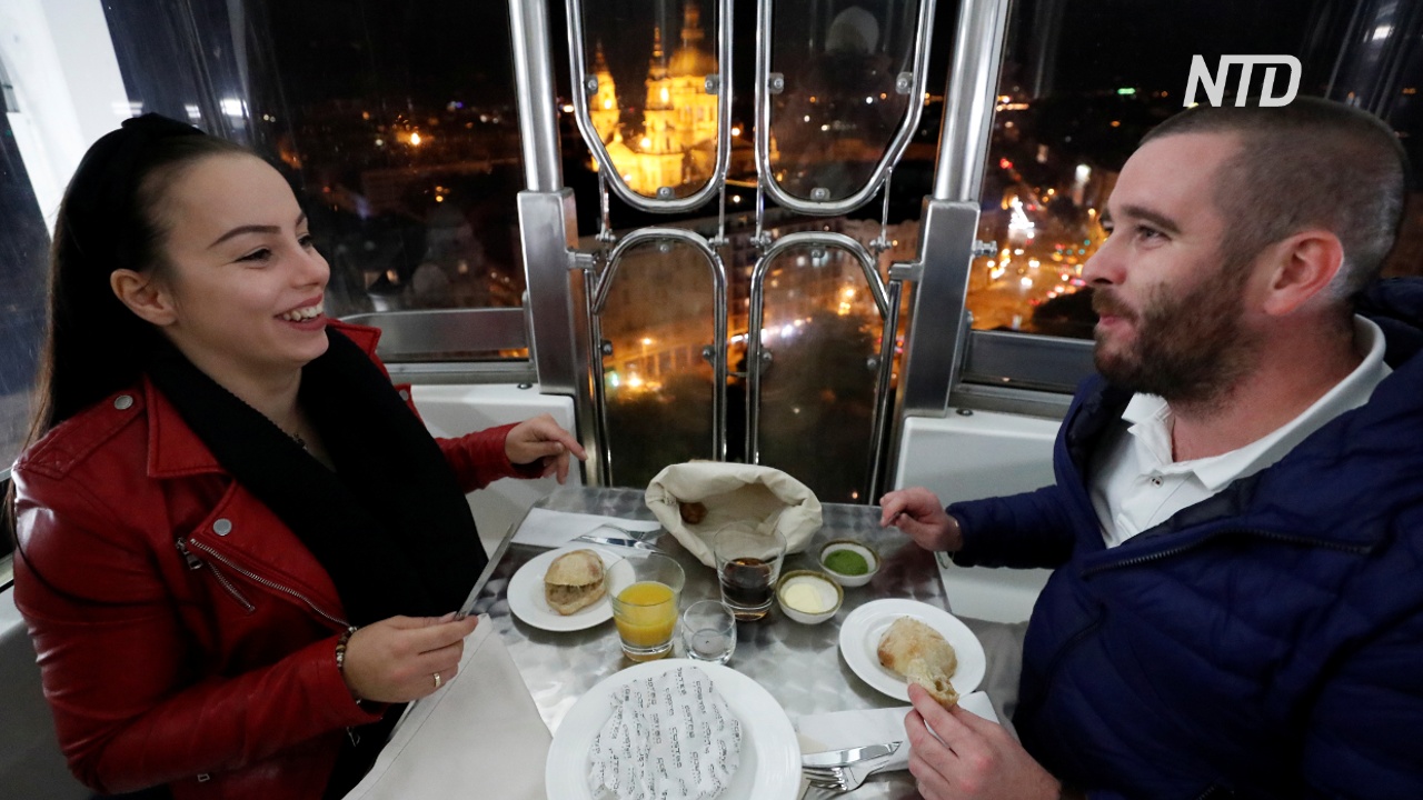 Ужин с соцдистанцией: венгерский ресторан пригласил гостей на колесо обозрения
