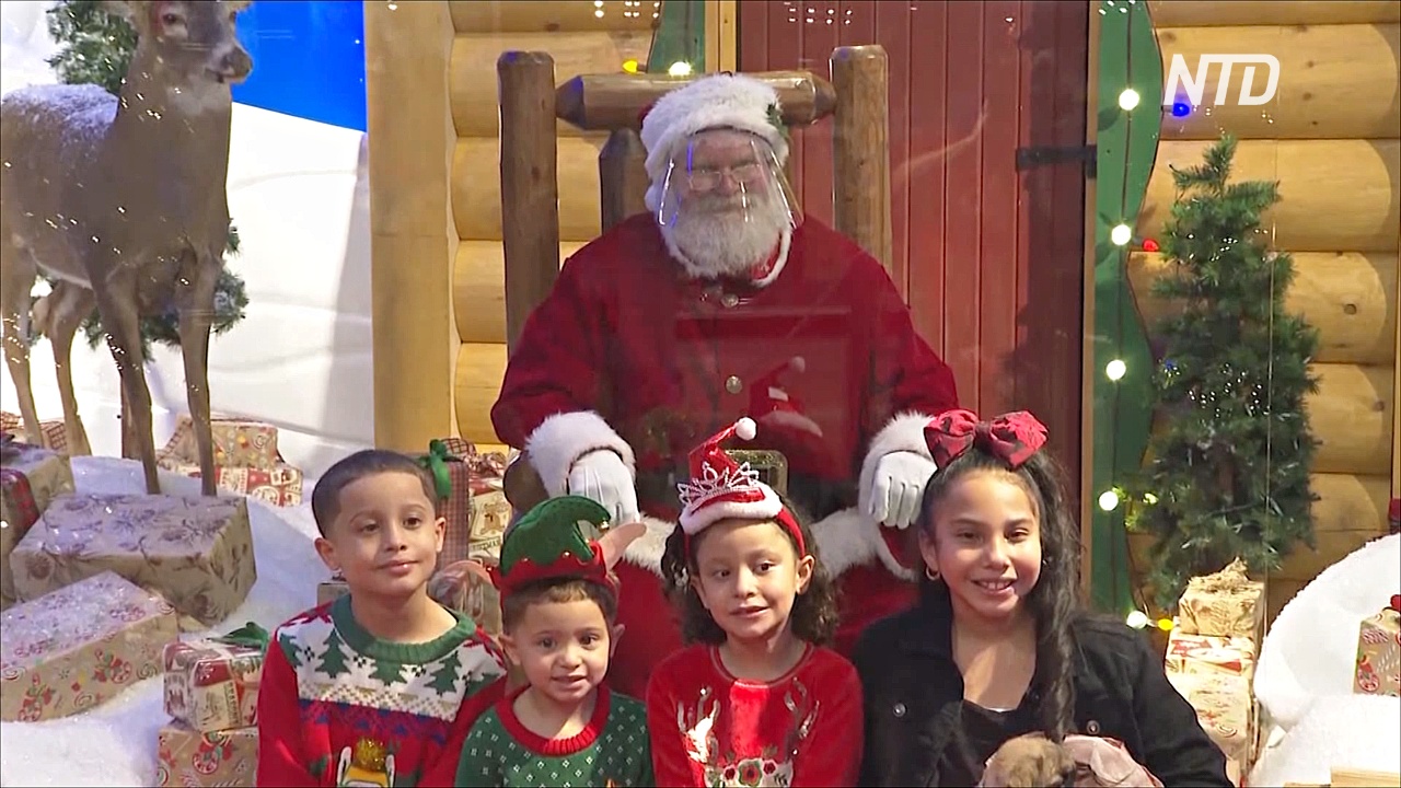 Посидеть на коленке не получится: Санта-Клаусы в США встречают детей за оргстеклом