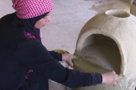 Иорданке захотелось маминых лепёшек, поэтому она слепила для себя печь из глины