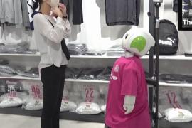 Японский робот следит за ношением масок и соблюдением дистанции