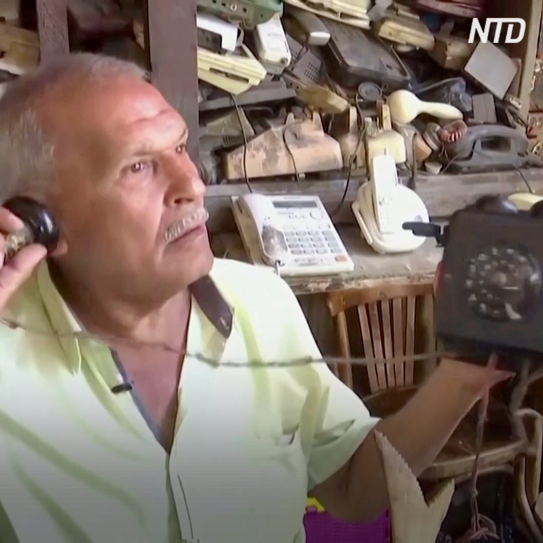 Проводные старинные телефоны: уникальная коллекция египтянина
