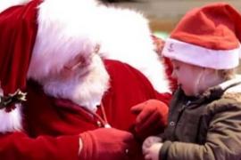 Как Санта поговорил с малышкой на языке жестов