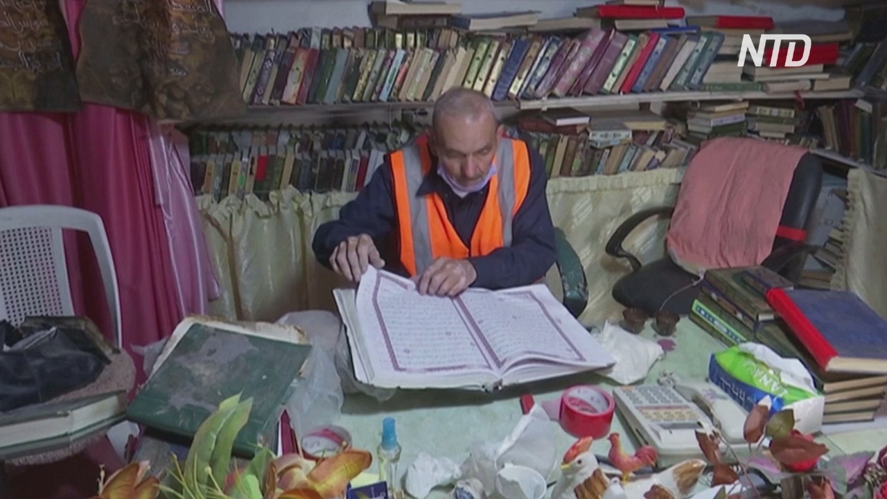 Вторая жизнь для книг: иорданец собирает со свалок литературу