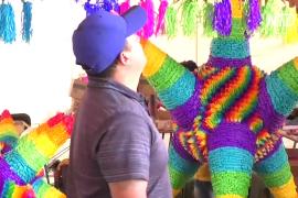 Яркие пиньяты – неотъемлемый атрибут Рождества в Мексике