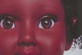 Темнокожие куклы радуют африканских детей на Рождество