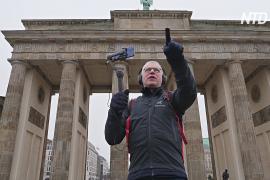 Житель Берлина проводит онлайн-экскурсии по улицам