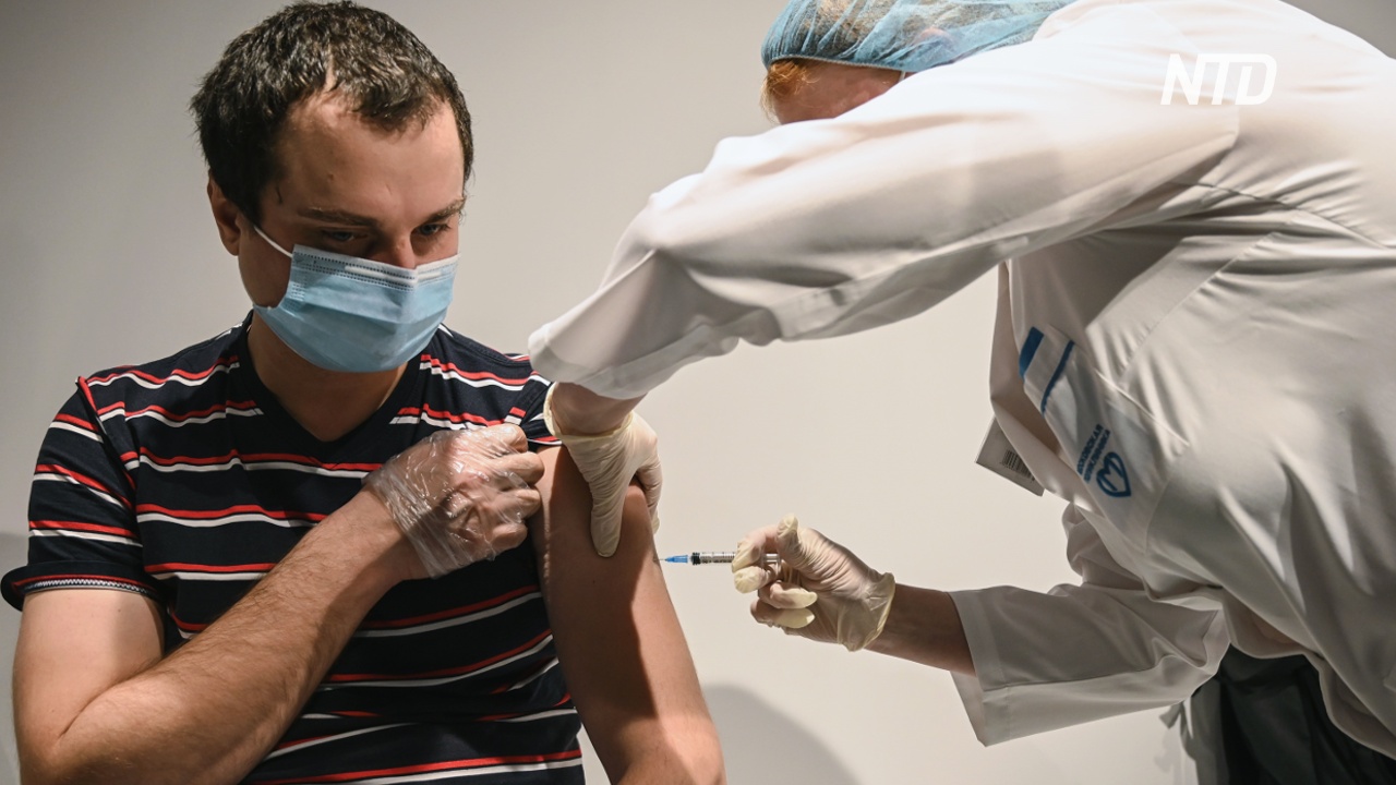 В Москве открылись мобильные пункты вакцинации от COVID-19