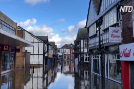 Борис Джонсон посетил пострадавший от наводнений северо-запад Англии