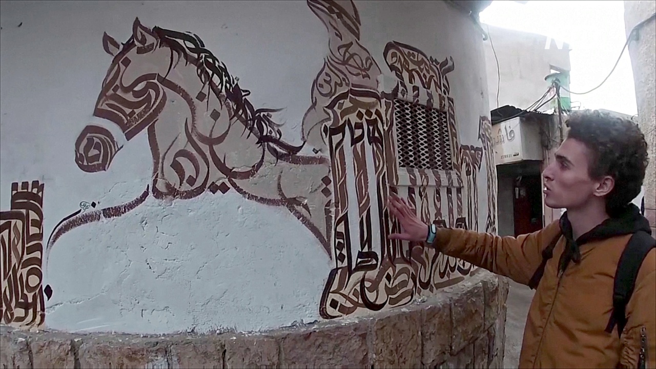 Сирийский художник украшает каллиграфией дома и интерьеры ресторанов