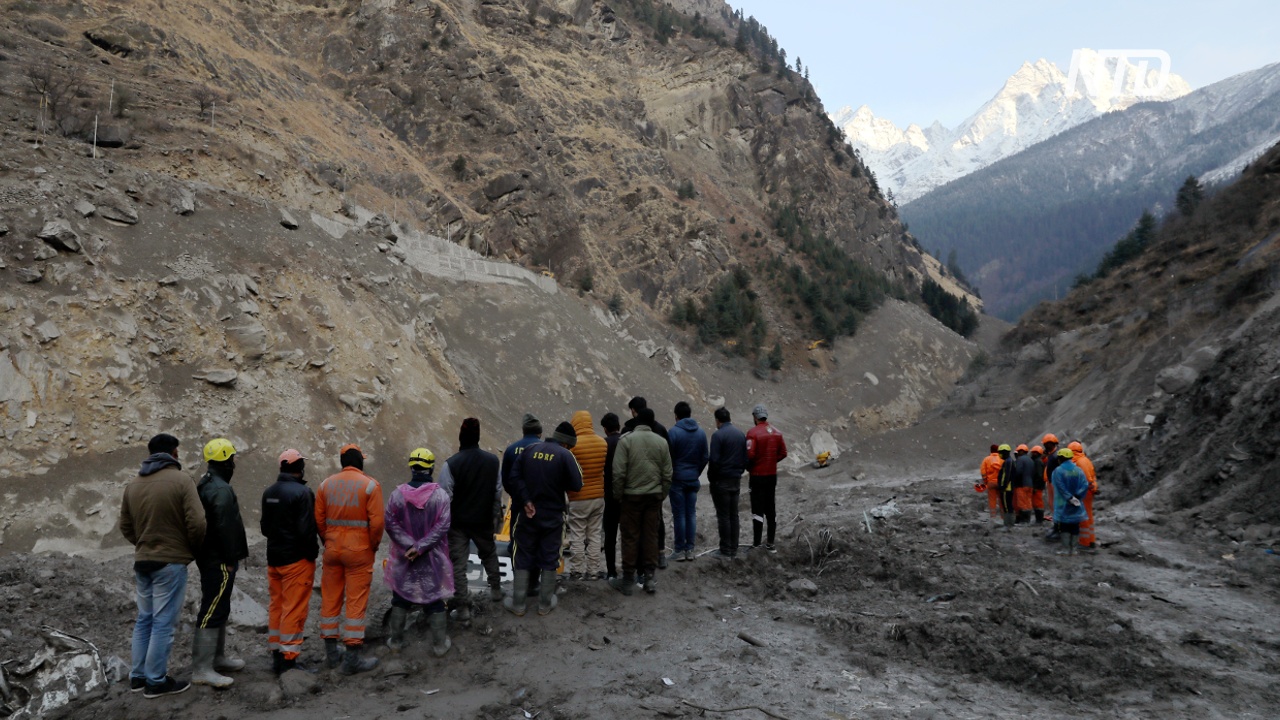 Сход ледника в Гималаях: 170 пропавших без вести продолжают искать