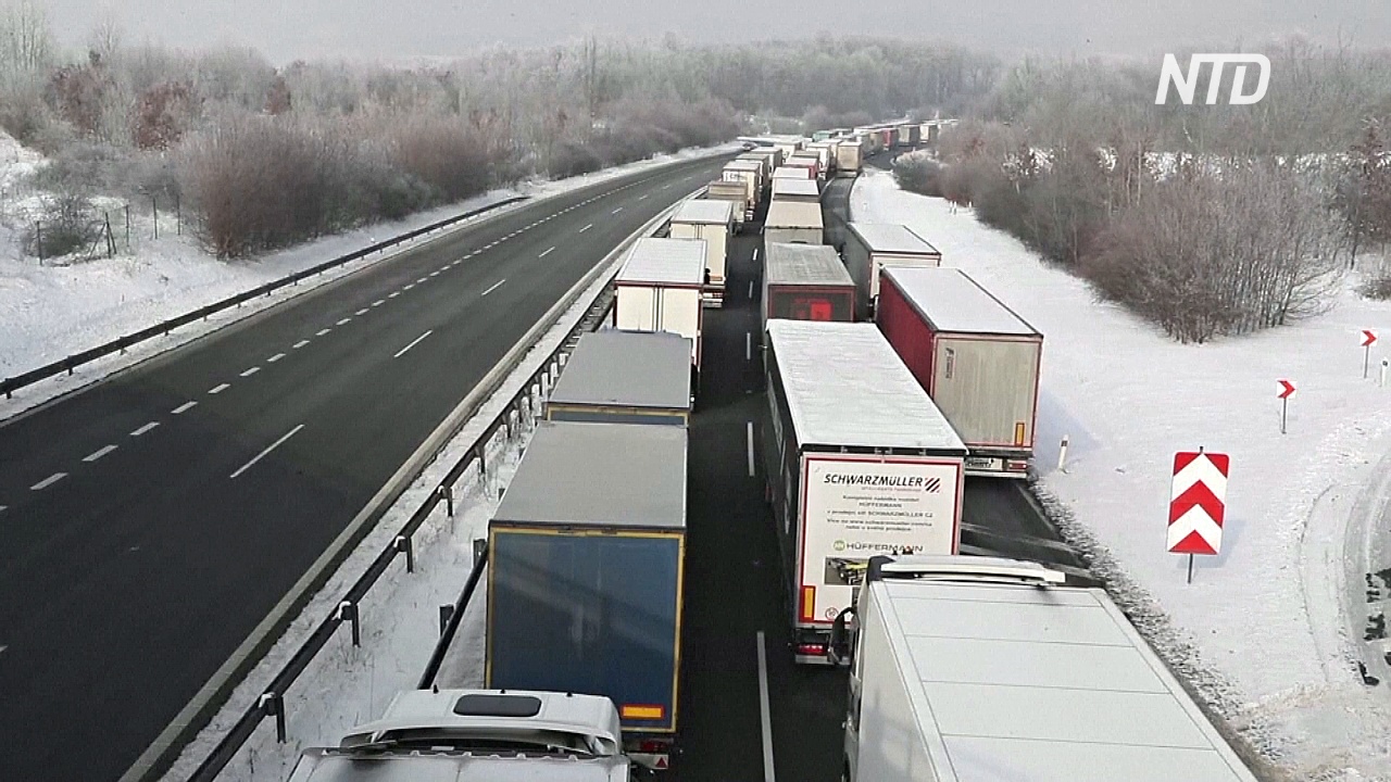 30-километровая очередь из грузовиков: Германия закрыла границы с Чехией и Австрией