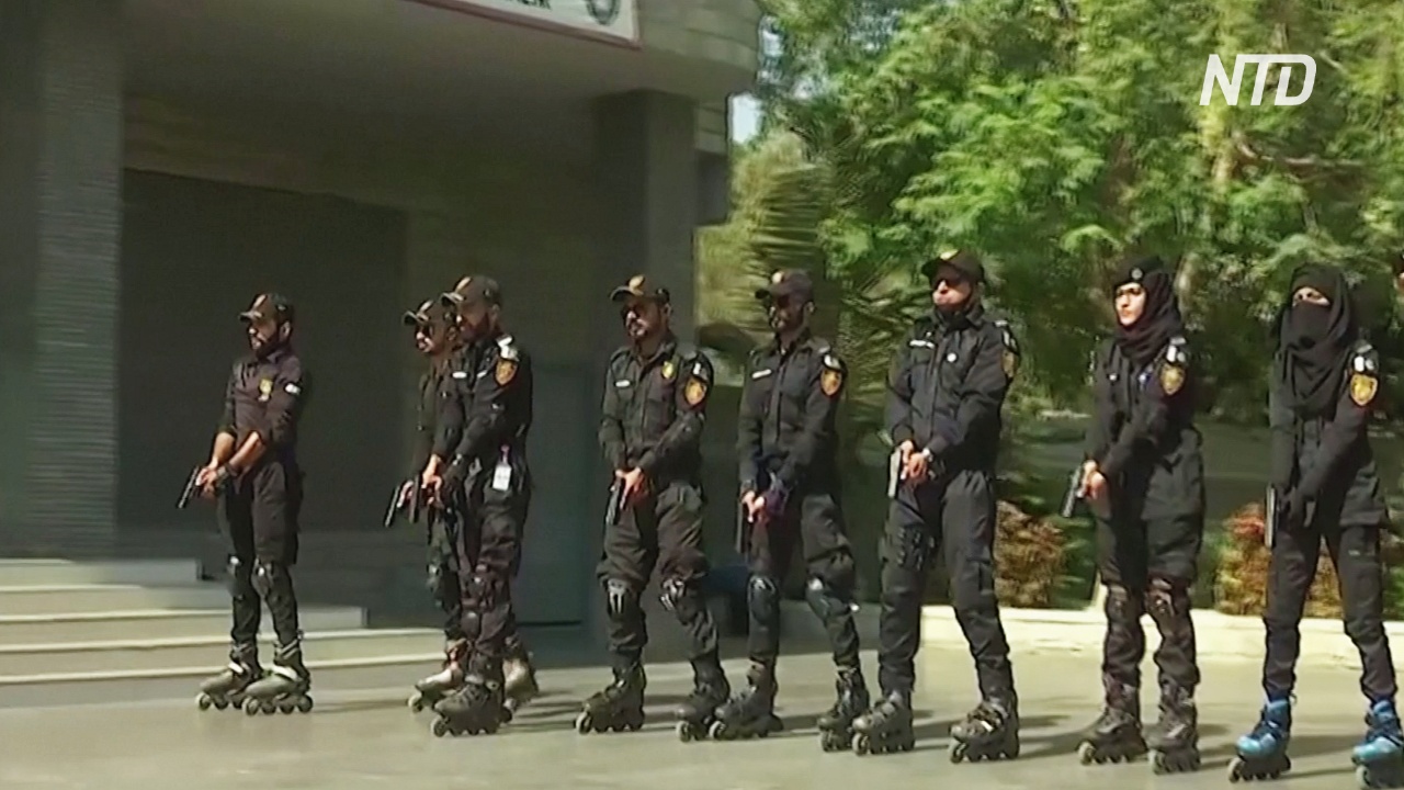 Пакистанские полицейские встают на ролики для борьбы с уличной преступностью