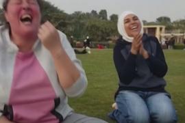 Египтяне хохочут на йоге смеха