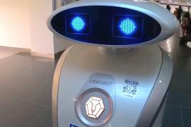 Робот-уборщик по 10 часов без остановки моет полы в немецкой больнице