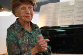 106-летняя французская пианистка по-прежнему записывает альбомы