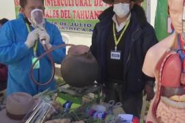Боливийцы защищаются от COVID травяными ингаляциями