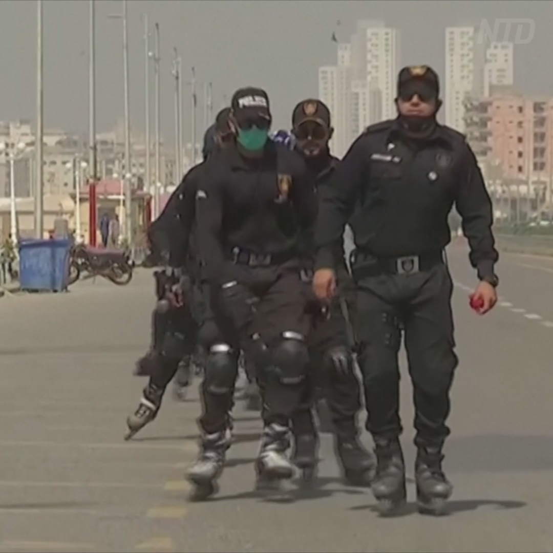 Полицейские Карачи будут гоняться за воришками на роликах