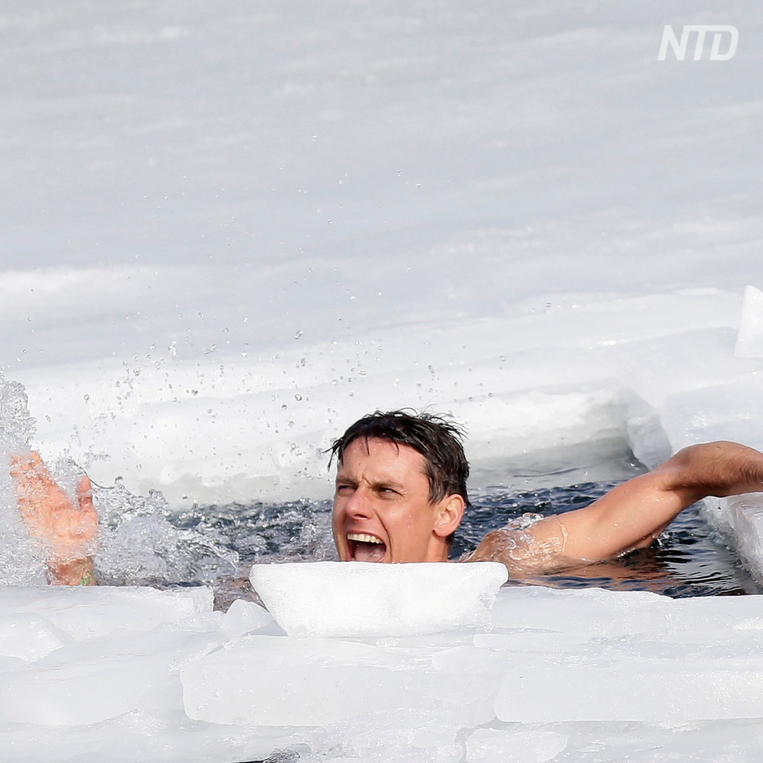 Чех в одних плавках проплыл подо льдом 81 м и установил рекорд