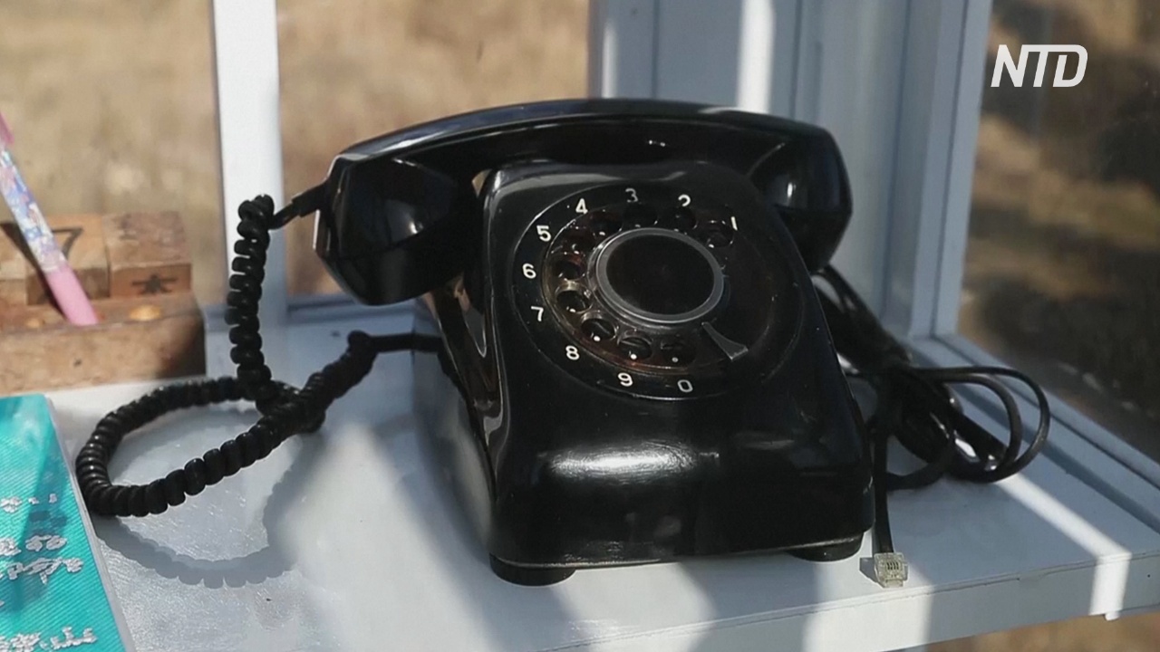 Японцы звонят погибшим в ходе цунами 2011 года из телефонной будки без проводов