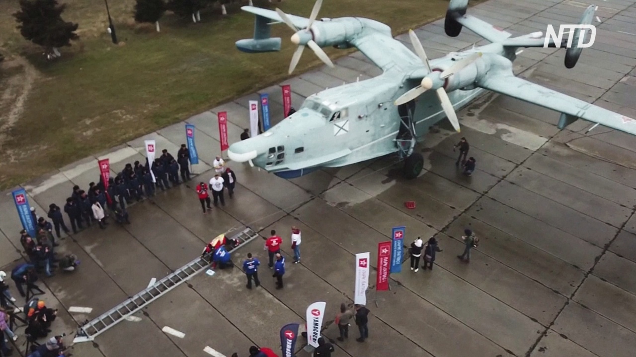 Крымский силач сдвинул с места самолёт-амфибию весом 31,5 тонны