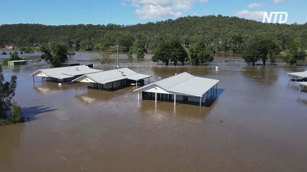 Наводнения в Австралии: погода налаживается, но эвакуации продолжаются