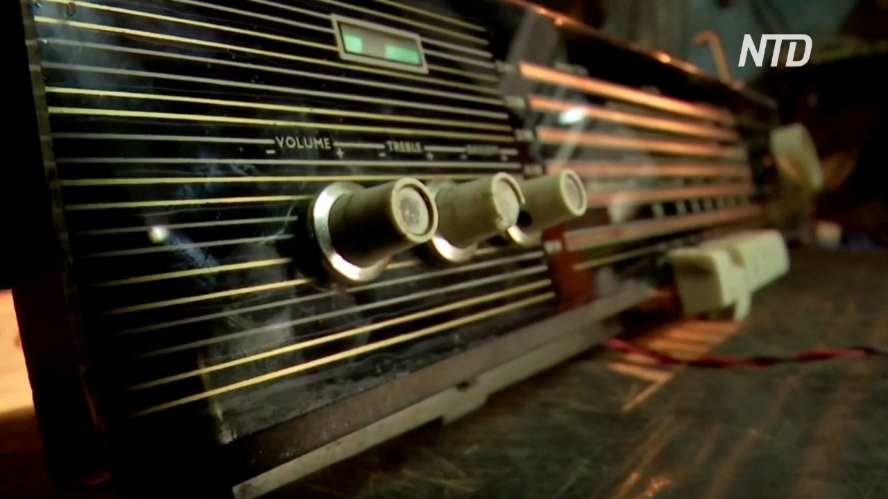 Сохранить живыми: индиец до сих пор ремонтирует старые радиоприёмники