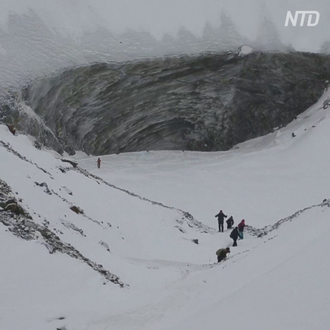 Ледник на Тянь-Шане впервые открыл «двери» внутрь