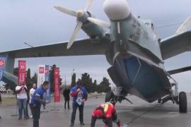 30-тонный самолёт-амфибию протащил крымский богатырь