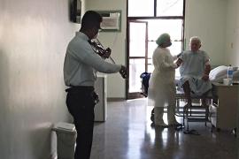 Как бразилец ходит в больницу, чтобы играть на скрипке