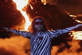 К вулкану в Исландии продолжают стекаться туристы