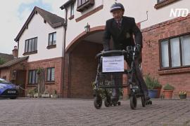 89-летний британский ветеран катается на роликах, чтобы собрать деньги для детей