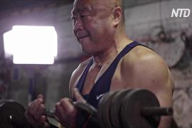 Пекинские дедушки по-прежнему тягают железо в спортзале 40-летней давности