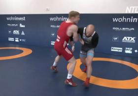 Немецкий борец переделал курятник в спортзал и готовится победить на Олимпиаде