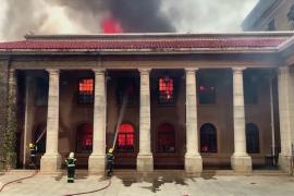 В Кейптауне оценивают ущерб после сильнейшего пожара