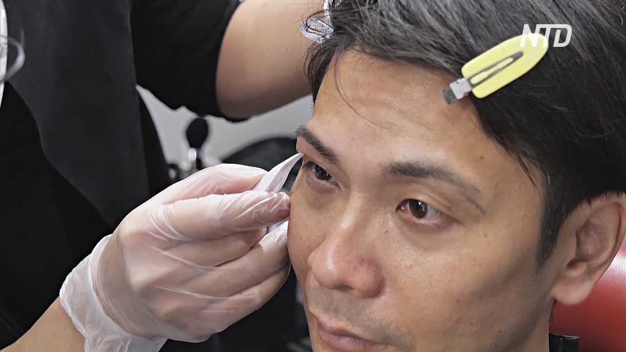 Мужской макияж стал популярнее в Японии из-за пандемии