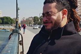 Как человек-саксофон из Египта ходит по улицам и играет без инстумента