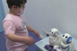 Как роботы помогают детям с аутизмом