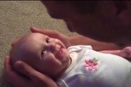 Видео колыбельной отца для дочери набрало свыше 2 млн просмотров