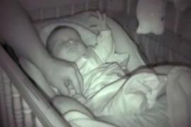 Как папа укладывает младенца спать, посмотрели в сети 15 млн раз