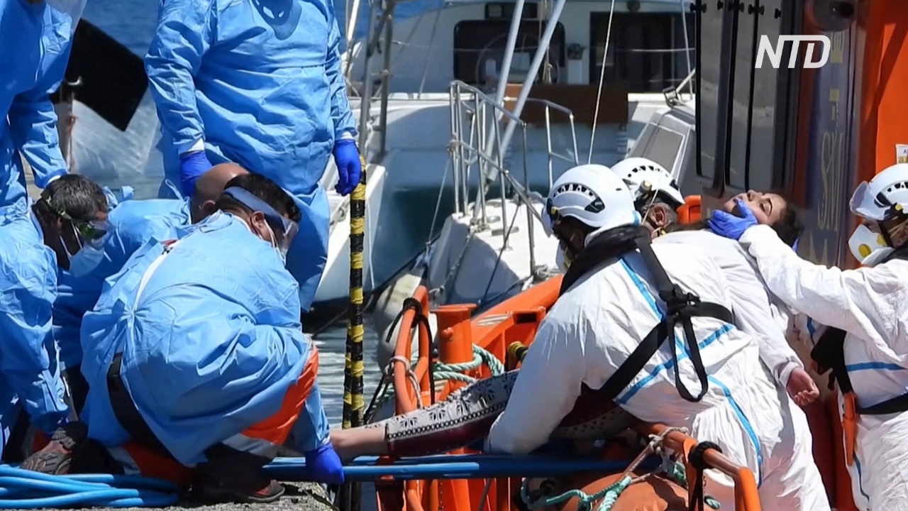 В Атлантике спасли 30 мигрантов, пятерых пришлось госпитализировать