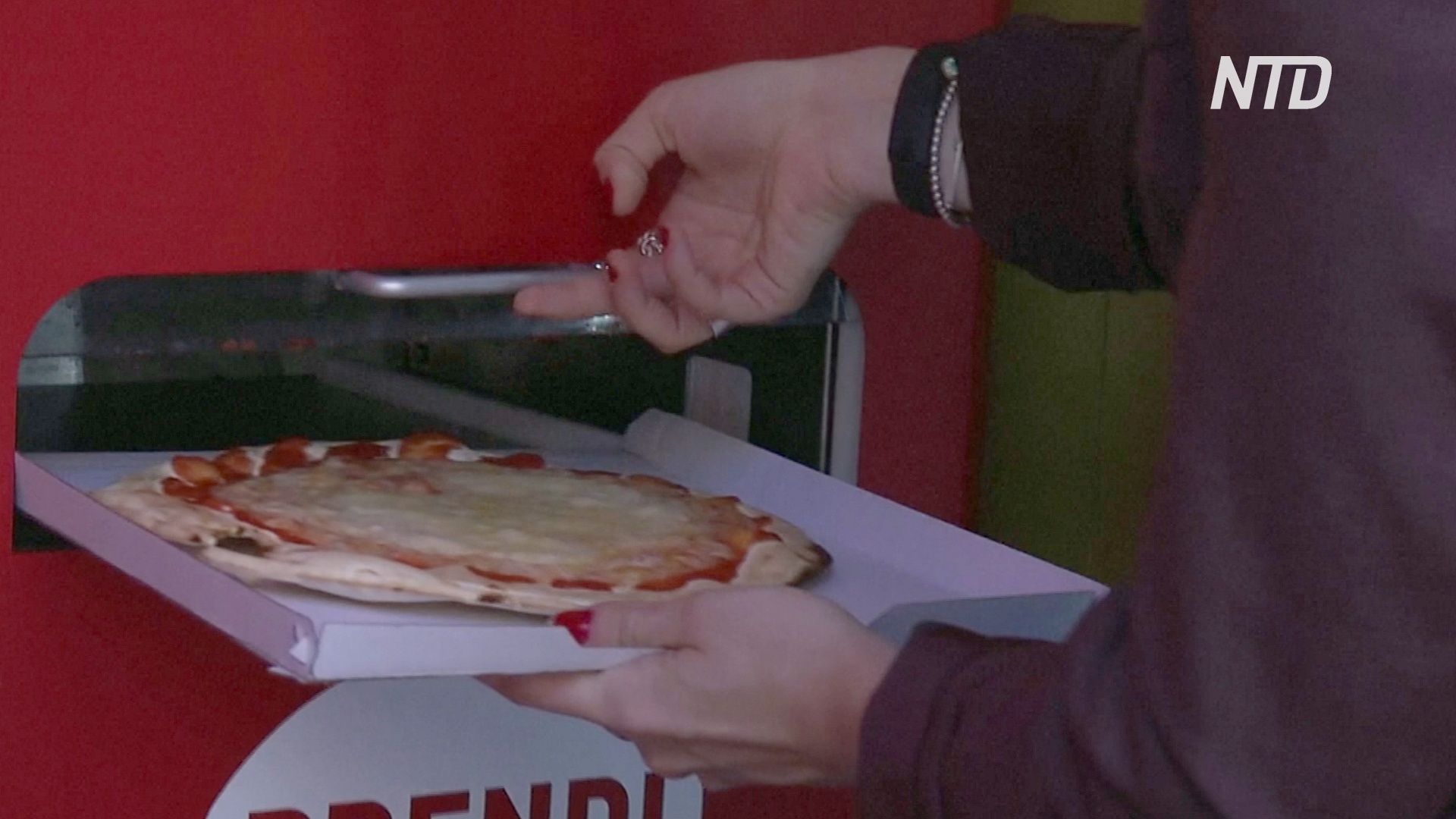 Итальянская пицца из торгового автомата: жителей Рима удивили новшеством