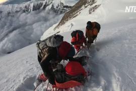 В Непале на фоне сообщений о вспышке COVID-19 на Эвересте продолжаются восхождения