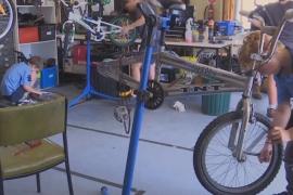 Трудных подростков Австралии перевоспитывают через ремонт велосипедов