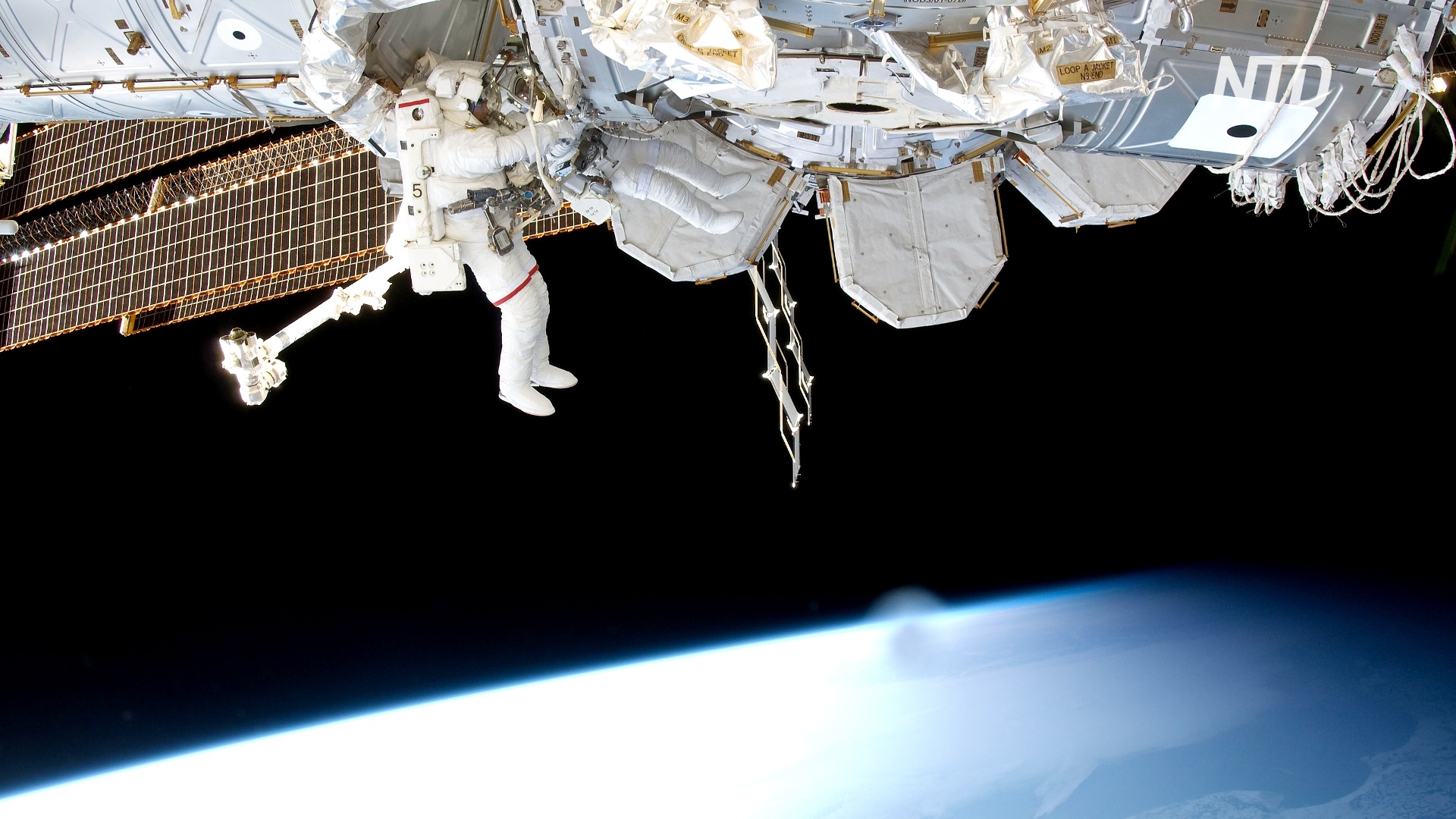 Российские члены экипажа МКС-65 работали в открытом космосе более 7 часов