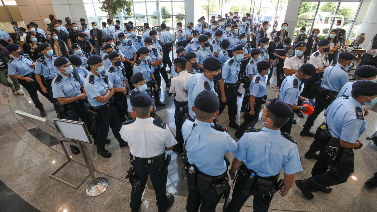 В Гонконге арестовали пятерых директоров продемократической газеты Apple Daily