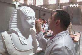 Маска Тутанхамона и бюст Нефертити: в Египте делают точные копии древних артефактов