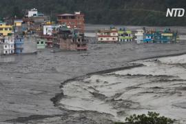 Внезапные наводнения в Непале: семеро пропавших без вести